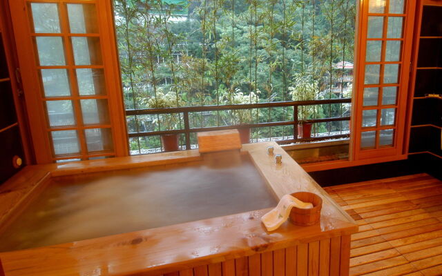 Full Moon Spa