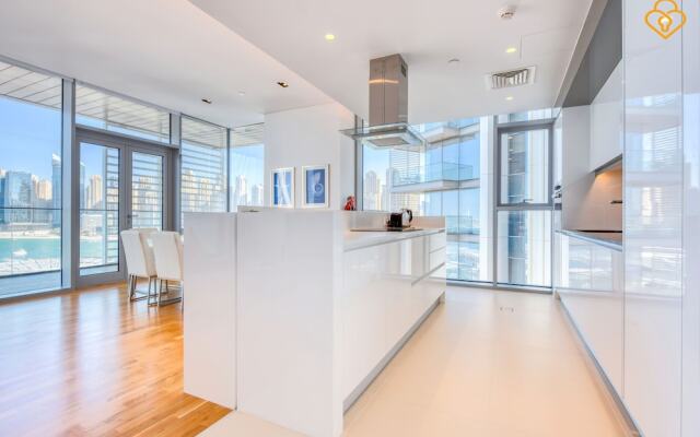 Beautiful Large 3 B/R Apt in BlueWaters Island