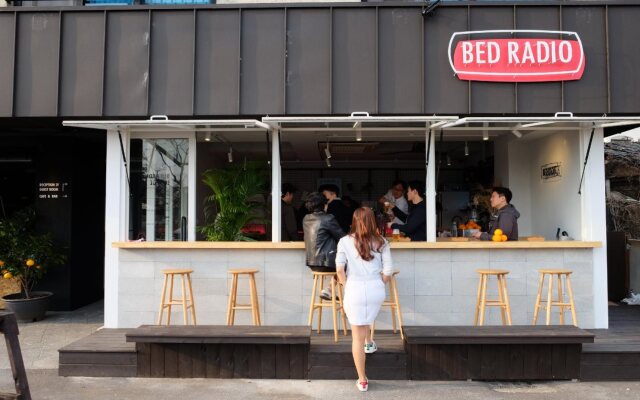 Bed Radio Dongmoon - Hostel