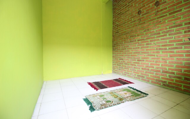RedDoorz @ Jalan Parangtritis