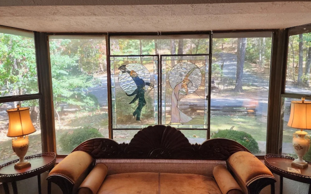 Lily Creek Lodge
