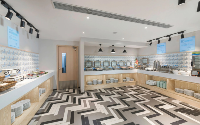 Holiday Inn Express Shanghai Gubei by IHG