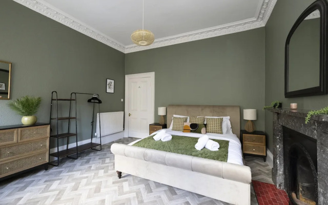 JOIVY Homely 1-Bed Flat By St Giles W/ Desk