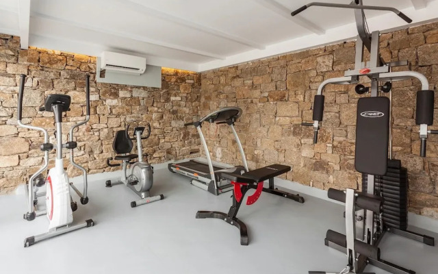 Epic Twin Luxurious 14 Bedrooms Villa for 28