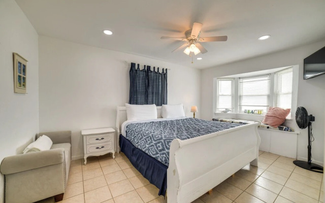 Beachfront Home w/ Pool Access in Galveston!