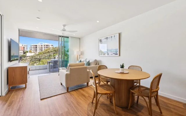 Beachfront 1-bed Flat With Pool & Gym Access