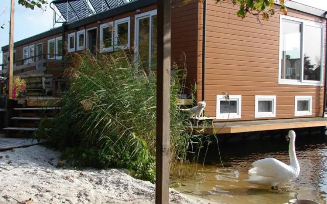 B&B Houseboat between Amsterdam Windmills