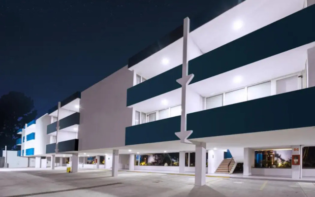 Vista Express Guadalajara Expo SureStay Collection by BW