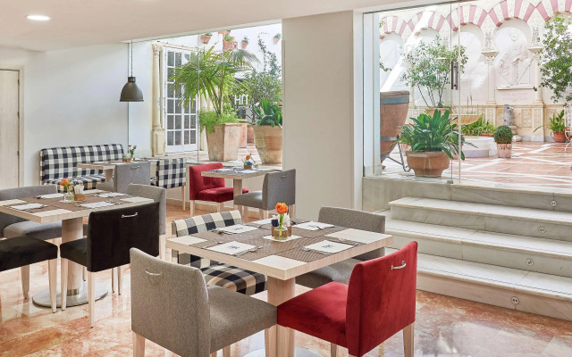 NH Córdoba Califa Hotel