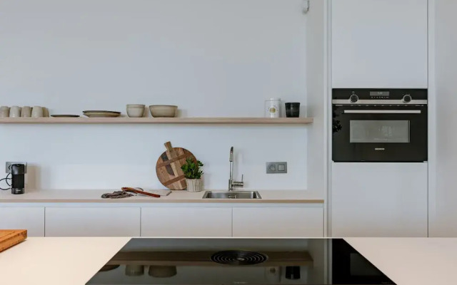 Serene Dikefront Apartment With en Suite Bedrooms and Stunning Views