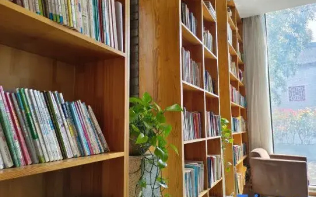 Yiming Book House Leisure & Vacation Homestay (JiaXian guangkuotiandi store)