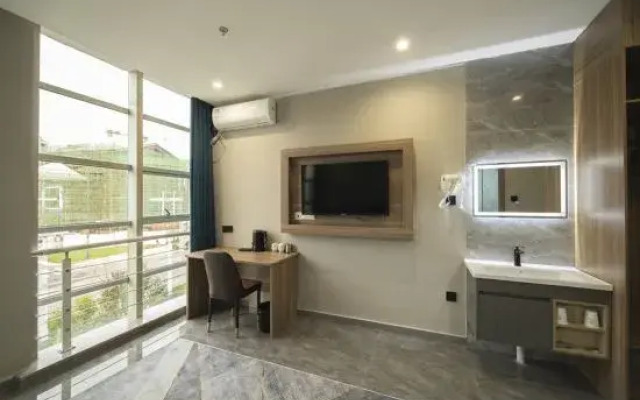 Snail Business Hotel (Jiaxing Pinghu East Lake Scenic Area Branch)