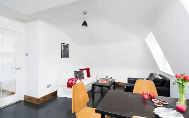 Beautiful And Central 2BR Loft Apartment