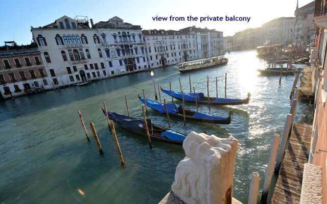 PANORAMIC 9 WINDOWS OVER GRANDCANAL, 3 bed, 2 bath