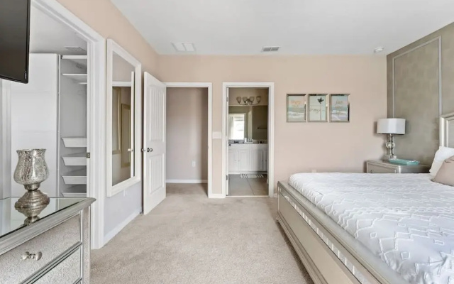 Themed Mickey Bedroom 4BR at Solterra