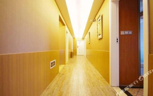 Yibin Rongzhou Holiday Hotel (Guanying Ancient Street)