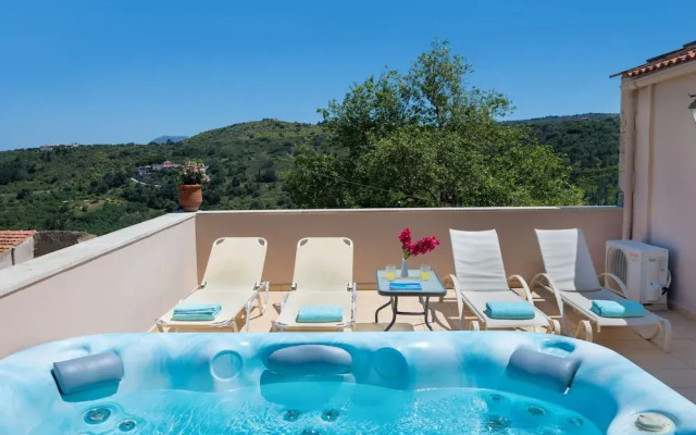 Cozy Holiday Home With Pool and Whirlpool in Maheri