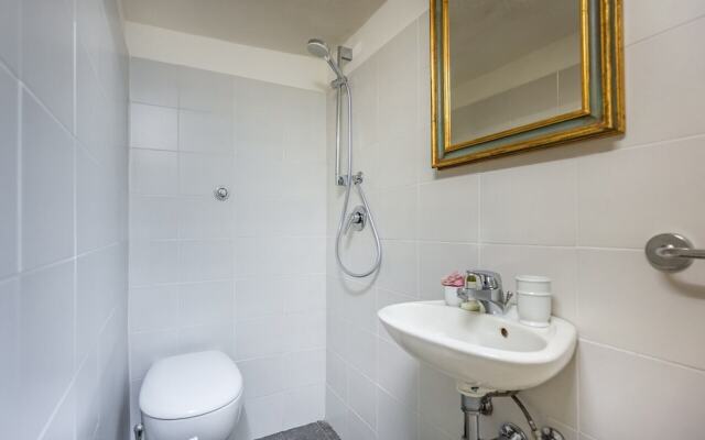 Arno Apartment B by Mmega