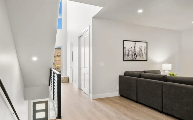 Desert Beachcomber 5 Bedroom Townhouse