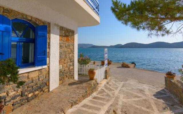 Eleftheria Sea Side Traditional House