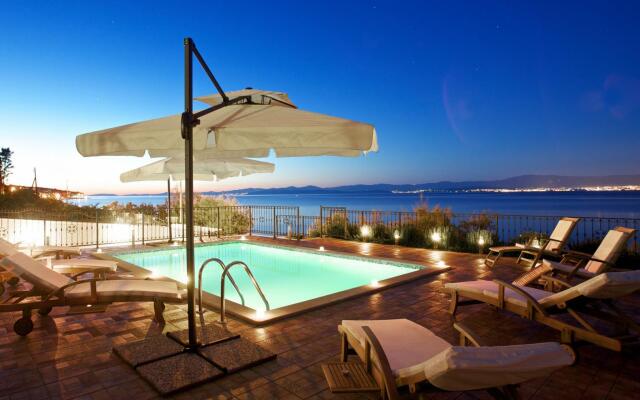 Paula - With Pool and sea View - A3