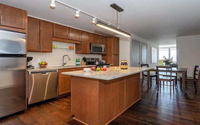 16th FL Bold CozySuites w/pool, gym, roof #4