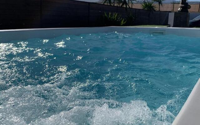 Valtisya House Pool & Airport