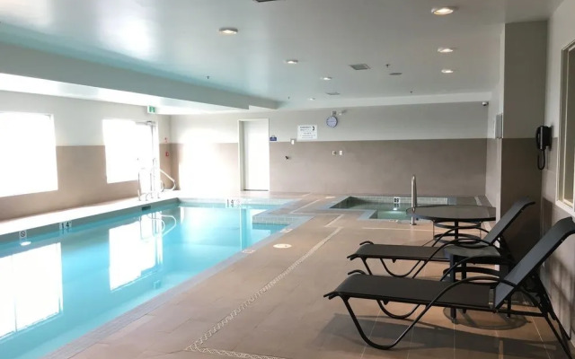 Days Inn and Suites Airdrie