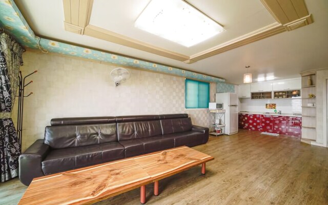 Ganghwa Badatgashimteo Pension