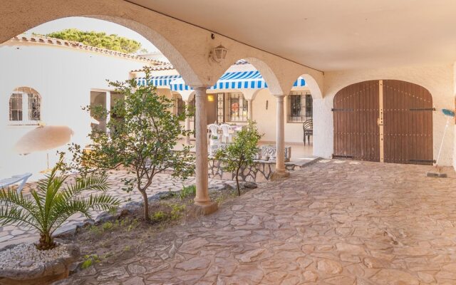 Fantastic Holiday Home With Private Pool in L'escala