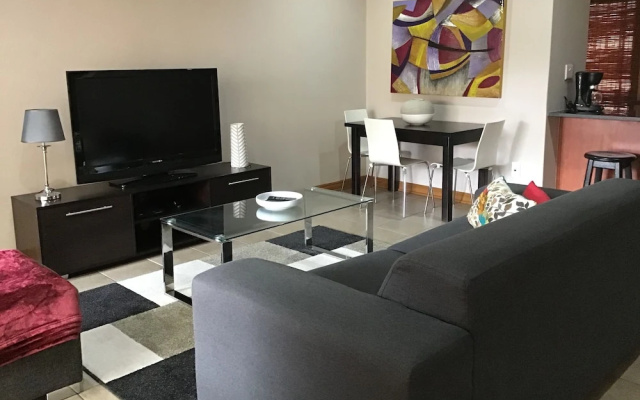 Cozy 2BR 2BR Townhouse Netflix Private Parking Great Location!