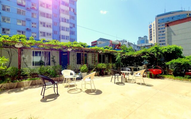 First Met Hostel