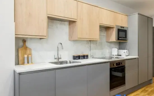 Stunning & Spacious 1-Bed Apt w/ Free Gym & PKG