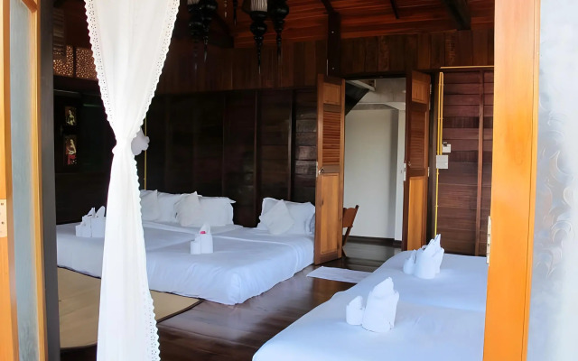 At Casa Guesthouse Amphawa