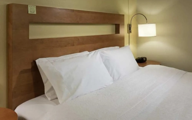 Hampton Inn & Suites Forest Park