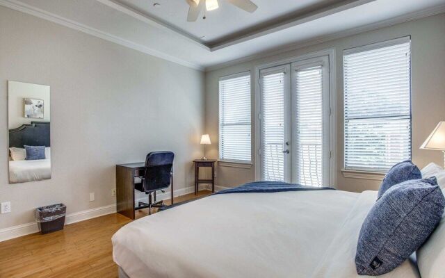 Stunning Oak Lawn Townhouse Close to everything