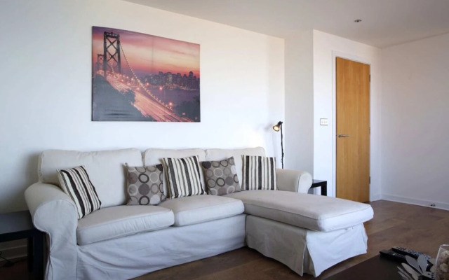 Modern Apartment in Leith With Sea Views