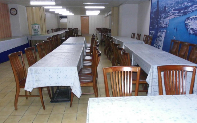Modern Plaza Hotel