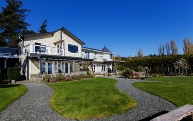 The Lodge at Weir's Beach