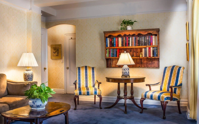 Roger Smith Hotel