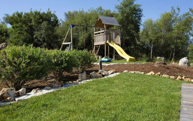 dell Mar stone house