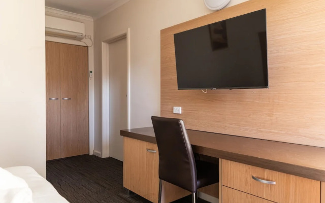 Sphinx Hotel Motel