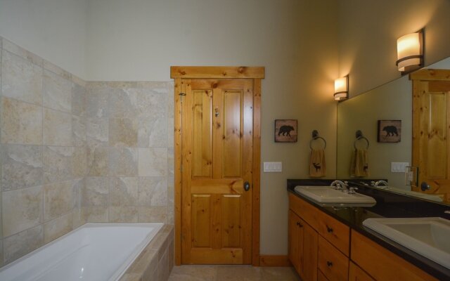 Glacier Paradise 5 Bedroom Townhome