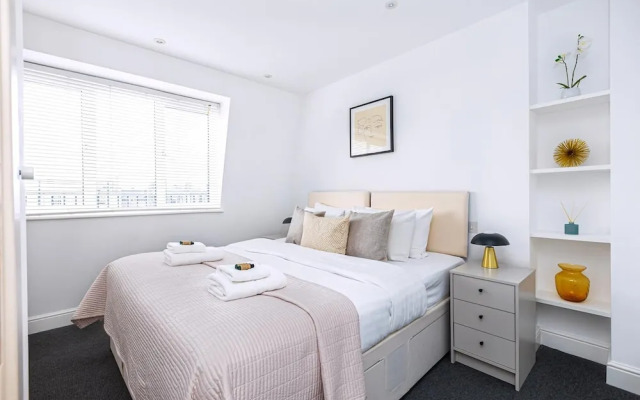 Stylish Three-bed Flat in Marylebone