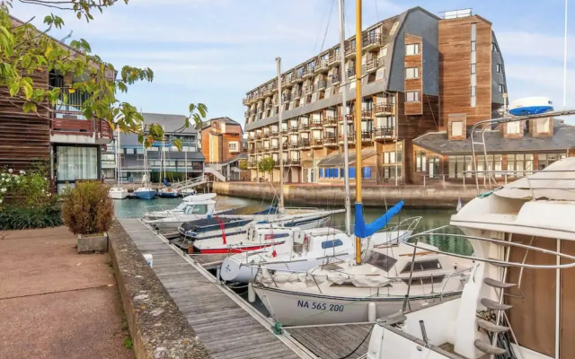 Beautiful Renovated Studio on Port de Deauville