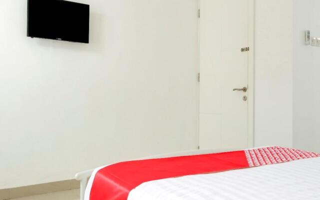 OYO 3512 Golden White House