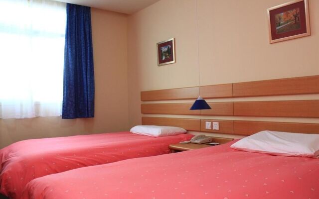 Home Inn (Wuhan Minhang Residential Community Changgang Road Metro Station)