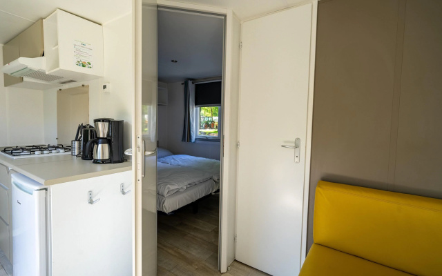 Well-maintained chalet on the outskirts of a holiday park, near Amsterdam