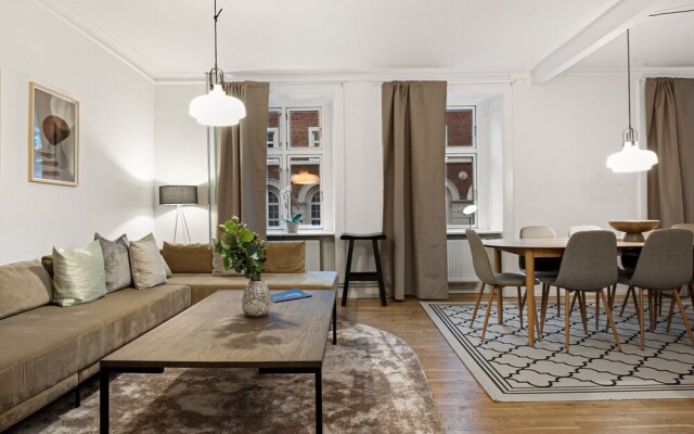 Gorgeuos Three-bedroom Apartment in Historical Copenhagen