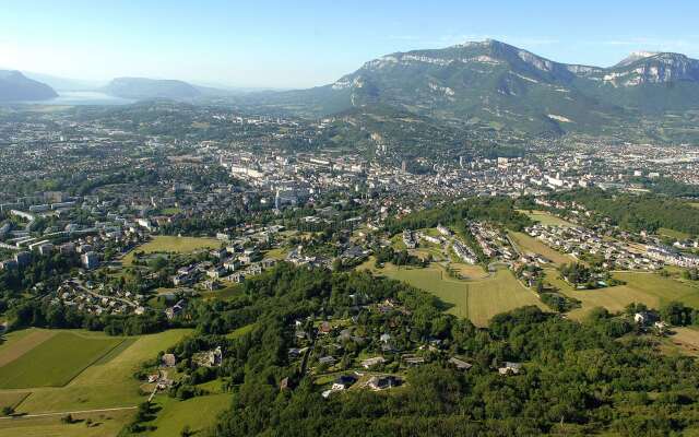 Kyriad Chambery Centre Curial